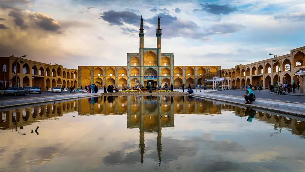 Yazd Travel Guide | Historical, Natural Attractions & Tips for Tourists